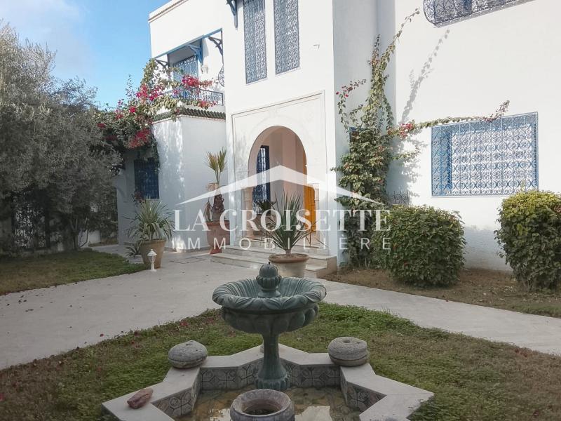 Villa S+5 avec piscine à Sidi Bou Saïd